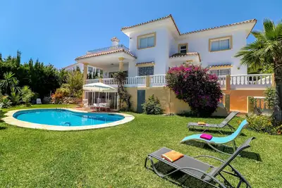 Image de Family villa with sea views in La Cala