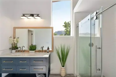 Image de Modern Luxury 3 Story Townhome close to everything Wenatchee!