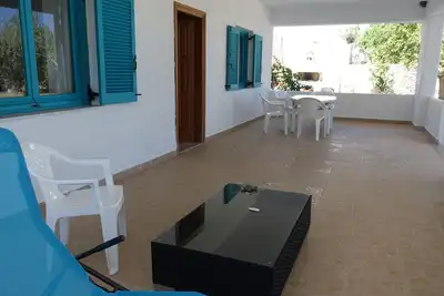 Image de Studio in vacation home directly by the sea, with large covered terrace