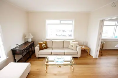 Image de Beautiful & bright apartment in walking distance to center