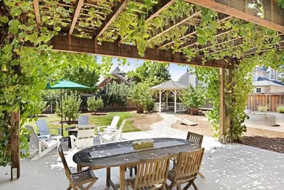 Charming Newcomb Cottage Downtown Sonoma