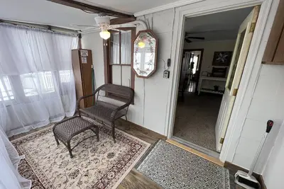 Image de The (Veteran Owned) Hanover Hangout Guesthouse - cozy cottage w\/ privacy + fun