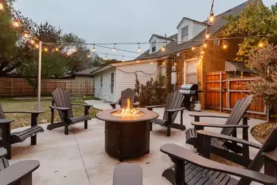 Image de Charming 3\/2~Family Friendly~On the Park~Walk to Tech~3Queens, 2Twins, 1Sleeper!