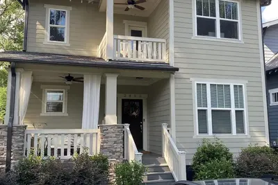 Image de Gorgeous 3 bedroom house with patio and firepit