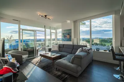 Image de South-West Ocean View Two Bed Two Bath Condo!