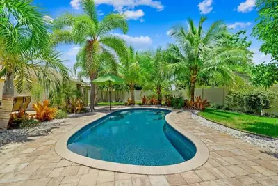 Image de Tropical Oasis with Southern Exposure Heated Pool!