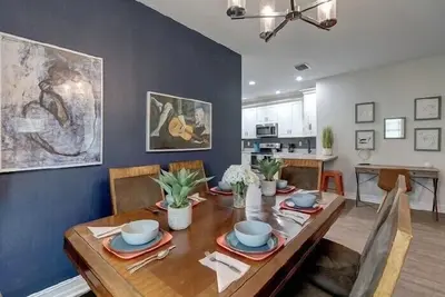 Image de ♪Bungalow of Soul♬6 King Beds Nxt②Dwntwn w/Balcony Outdoor Seating