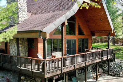 Image de Dog friendly, lakefront home perfect for families