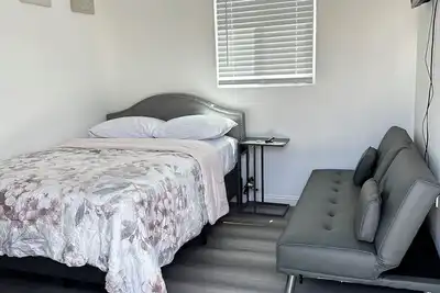 Image de Tiny house, private with Free parking.