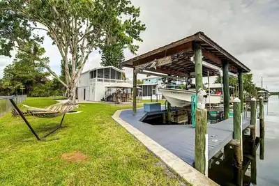 Image de Waterfront Home on deep canal, private dock, close to boat ramp Ft Island Trail