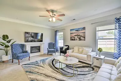Image de Spacious Norfolk Home w\/ Yard ~ 1 Mi to Beach