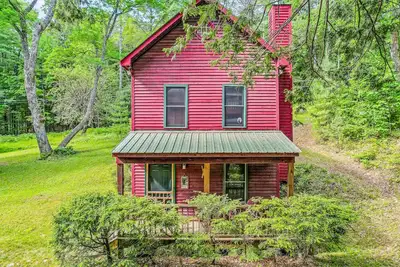 Image de Private, two-story home with a woodstove & firepit - two dogs welcome