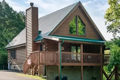 Image de Trout & About Pigeon Forge Cabin- Hot Tub!