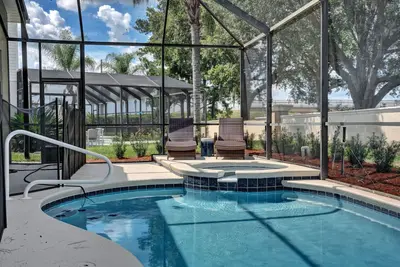 Image de 5 minutes to Disney! 4br Villa w Private Pool/Spa/Patio, Game Room