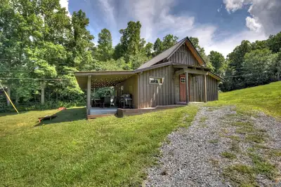 Image de The Barn with a  Hot Tub, Fire Pit and Pet Friendly
