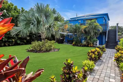 Image de Bright & Fun 2br w/ HugeYard&WiFi Near Beach & Wpb