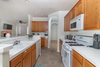 Image de Cheerful 3-Bedroom Home close to Airport/downtown