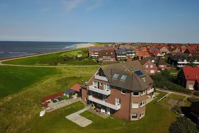 Image de Appartement \"Hus Uiterst-Hörn Backbord\" avec vue sur mer, jardin et Wi-Fi.