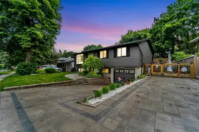 Image de Luxurious Cottage in city