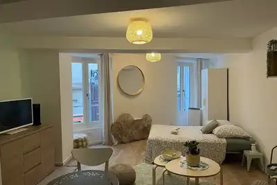 Image de Studio 30m2 - Coeur de Hyères - Rue piétonne