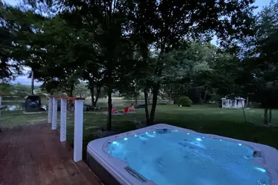 Image de Tranquil River cottage w\/hot tub, firepit, mins to a 18-holes golfing & fishing
