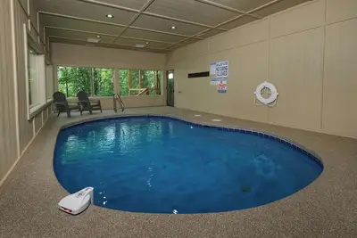 Image de Swim Year-Round, Sip Fireside, Host Movie Nights, Play Pool & Soak in the Hot Tub - Mystic Timber