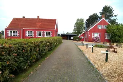 Ferienwohnung in Ruhiger Lage mit Überdachter Terrasse