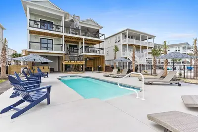 Image de Water's Edge at Ocean Isle Beach, custom home, private heated pool, close ocean access