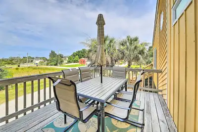 Image de Emerald Isle Escape w/ Bikes ~ 1 Mi to Beach!