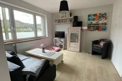 Image de Neu Renovierte Moderne Wohnung am Rhein mit Garten u Burgblick