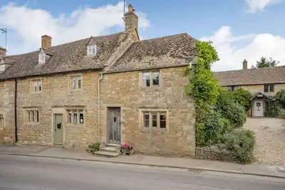 Image de Traditional Cotswold stone cottage sleeps 7 guests in 3 bedrooms - Little Mullions