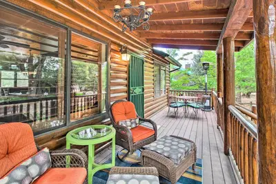 Image de 3 Mi to Trails: Woodsy Retreat in Overgaard!