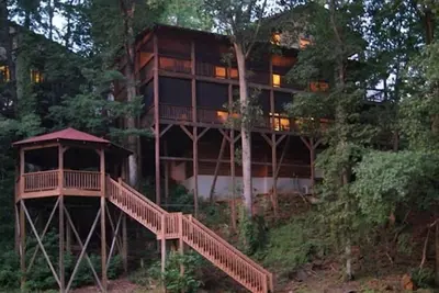 Image de Helen River Haus | 4 Br Riverfront Cabin with Hot Tub, Pool Table in Helen Ga