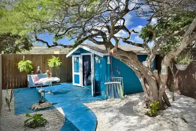 Image de Casita Azul, Beautiful wooden cabin with garden.