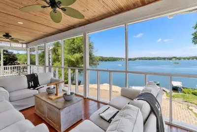 Image de The Mill-Lauderdale Lake Luxury |Breathtaking Views |Kayaks |15 Minutes to Skiing |Pier |Firepit