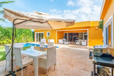 Villa with private pool in secured & guest-friendly residence - many available