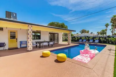 Image de Step into our luxurious, high-end retreat, blending sophistication with comfort