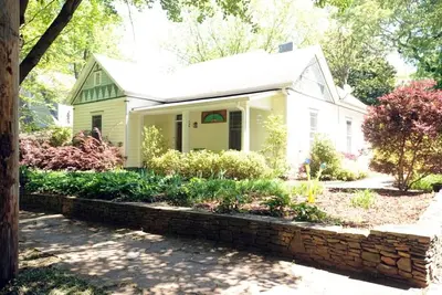 Image de Unfurnished long term rentals only