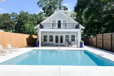 Image de Wind Down Pool Side in your Private Oasis at Ava Mae Cottage