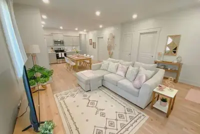 Image de Dreamy Getaway 2br|2ba, Relaxing Backyard w/ Mural