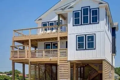 Image de A Stunning Soundfront Retreat with Modern Comforts & Breathtaking Views