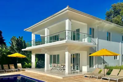 Large guest-friendly luxury party villa in downtown Sosua!
