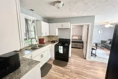 Image de Newly Remodeled Lakeside Cottage in Kent!