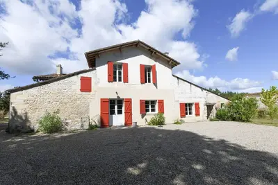 Image de Charmant gîte avec piscine dans maison de campagne sur domaine de 52 hectares