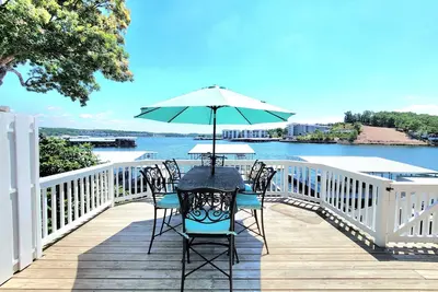 Image de L•A•K•A•T•I•O•N ⚓️ Gorgeous home, Prime location, Amazing views & Private Dock
