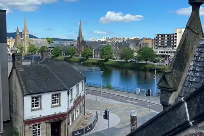 Image de Recently refurbished city centre apartment with river views.