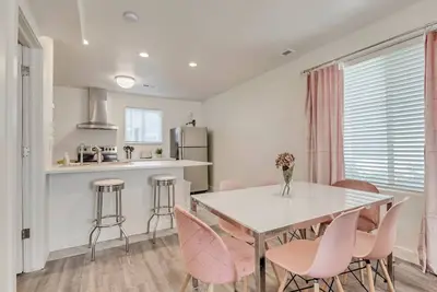 Image de Newly Remodeled Townhome in the heart of Millcreek