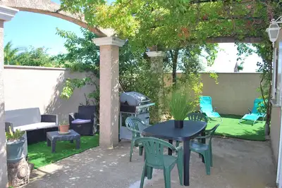 Image de studio climatisé tt confort avec acces piscine privée