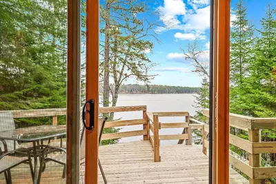 Image de Clean cabin on Little Saint Germain Lake
