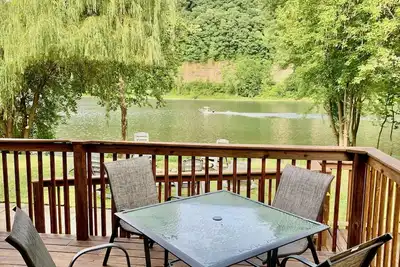 Cozy River Retreat-Gorgeous river views!